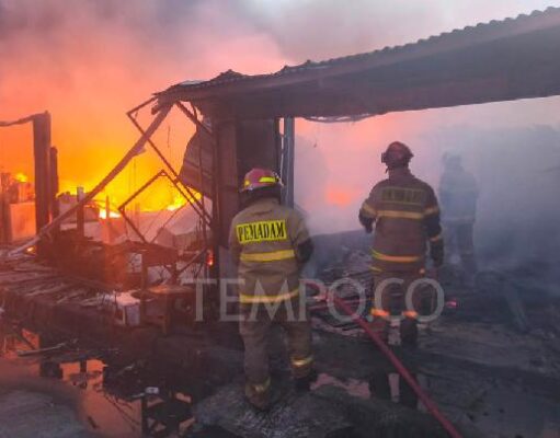 Belasan Kios Ludes Terbakar di Kampung Lio Depok