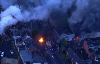Belfast Terbakar, Kerusuhan Meledak Usai Kasus Penusukan Brutal