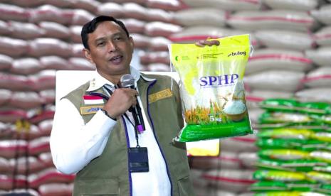 Bulog-Percepat-Distribusi-Beras-Tekan-Harga-Pangan