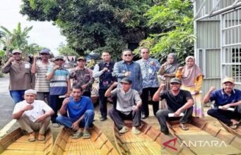 Bupati HSU Salurkan 159 Jukung untuk Dorong Ekonomi Perairan
