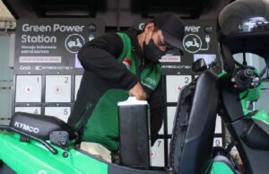 DPR Minta Motor Listrik BGN Tak Bebani Guru Honorer