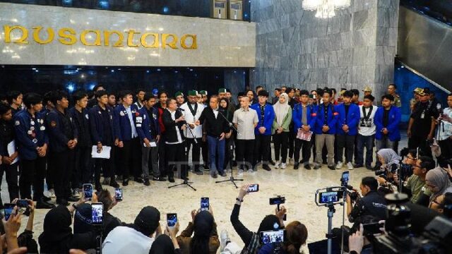 DPR-Sepakat-Bebaskan-18-Mahasiswa-dan-Tindak-Lanjuti-Tuntutan-Aksi