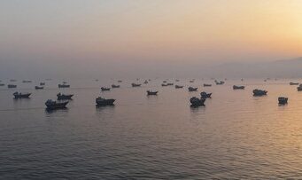 Delapan Kapal Tanker Berlayar di Selat Hormuz, Tanda Perundingan AS-Iran Masuki Tahap Kritis