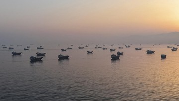 Delapan-Kapal-Tanker-Berlayar-di-Selat-Hormuz-Tanda-Perundingan-AS-Iran-Masuki-Tahap-Kritis