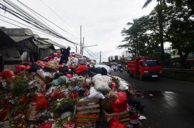 Delapan-Orang-Ditangkap-Saat-Buang-Sampah-Sembarangan-di-Kebayoran-Lama