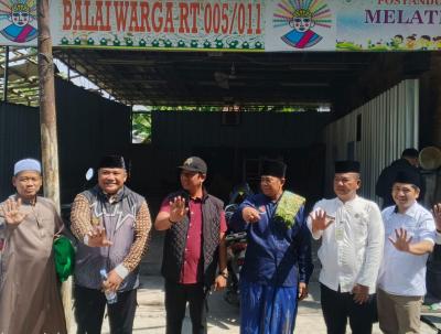 Dina Masyusin Bagikan Kursi Roda untuk Warga Tidak Mampu di Rawa Buaya