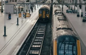 Dua Kereta Tabrakan di Inggris, Masinis Tewas