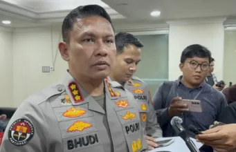 Fortuner Kabur dari Polisi, Tabrak Motor dan Dikeroyok Warga