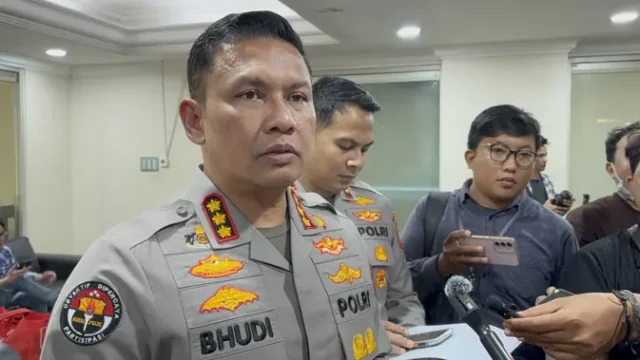 Fortuner-Kabur-dari-Polisi-Tabrak-Motor-dan-Dikeroyok-Warga