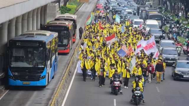 Gelombang-Tuntutan-Mahasiswa-Menyasar-Kebijakan-Ekonomi-dan-Militerisasi