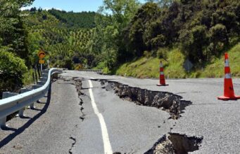 Gempa M6,7 Guncang Palu, Bangunan Retak dan Warga Berhamburan
