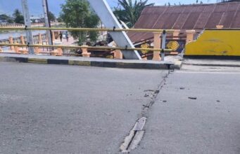 Gempa M6,7 Runtuhkan Kantor Bupati hingga Hotel di Palu