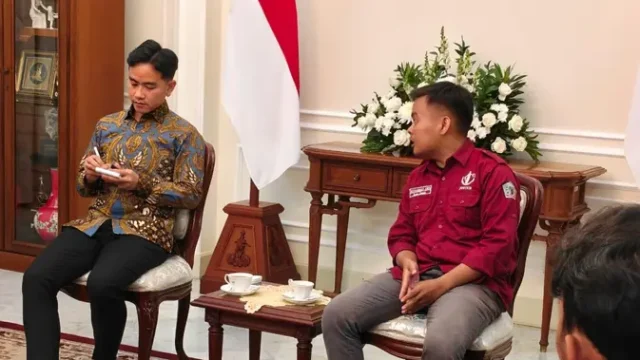 Gibran-Terima-Aspirasi-Mahasiswa-Saya-Sadar-Masih-Banyak-Belum-Sempurna