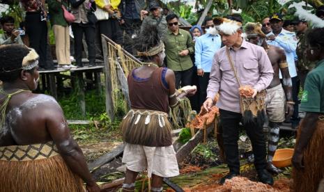 Gibran Tinjau Sekolah Lapang Sagu Asmat, Dorong Ekonomi Berbasis Budaya