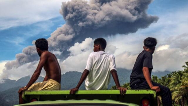 Gunung Dukono Meletus, Abu Vulkanik Mencapai 1,3 Kilometer