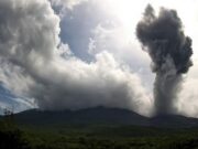 Gunung Lewotobi Erupsi, Abu Vulkanik Capai 2,5 Km