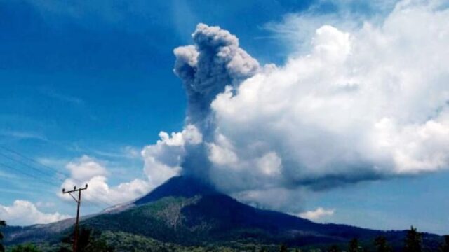 Gunung-Lewotobi-Laki-laki-Meletus-44-Kali-dalam-Seminggu