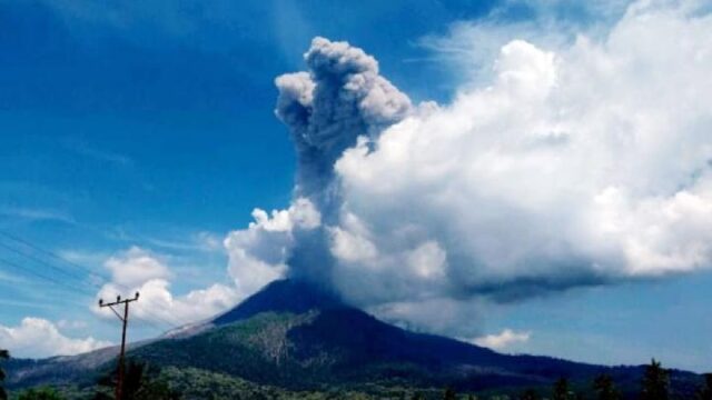 Gunung Lewotobi Meletus Dua Kali dalam Sehari