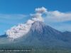 Gunung Semeru Lontarkan Awan Panas Hingga 4,5 Kilometer