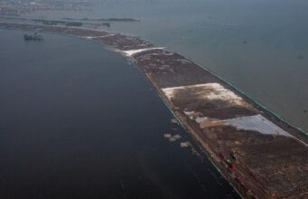 Guru Besar Dilibatkan, Warga Pesisir Minta Proyek Tanggul Laut Pro-Rakyat