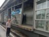 Halte Tebet Eco Park Hancur Diterjang Truk, Sopir Kabur