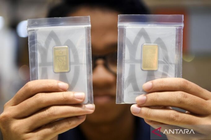 Harga Emas Antam Naik Rp5.000 Per Gram ke Rp2,743 Juta