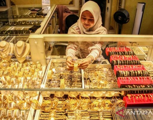 Harga Emas Antam dan Galeri24 Naik, UBS Turun Tipis