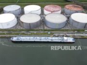 Harga Minyak Anjlok Usai AS-Iran Sepakat Damai