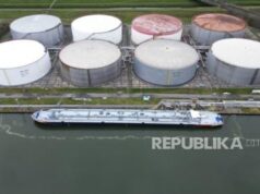 Harga Minyak Anjlok Usai AS-Iran Sepakat Damai