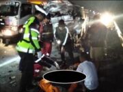 Hiace Tabrak Truk di Tol Pekanbaru, 5 Tewas