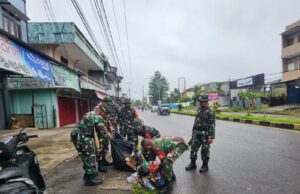 Semangat Gotong Royong, Kodim 1710/Mimika Bersihkan Lingkungan Bersama Masyarakat