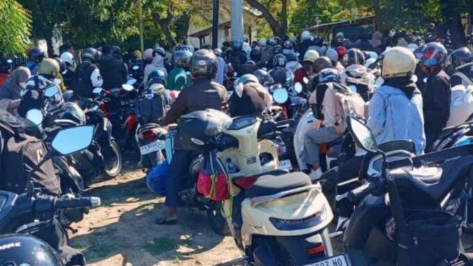 Pelabuhan Poto Tano Padat, Antrean Kendaraan Mengular Jelang 2 Juni 2026