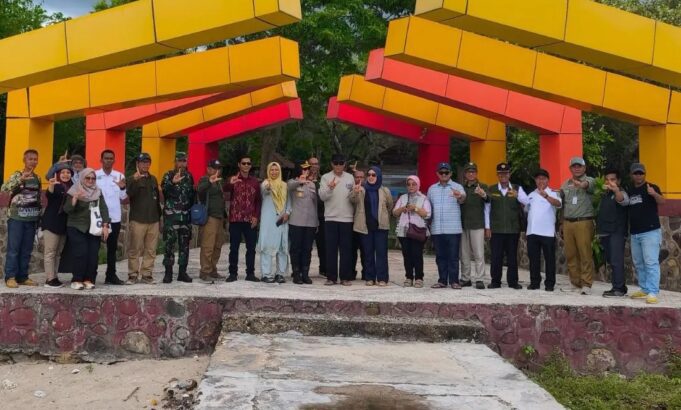 Rusa di Pulau Moyo Berkembang Biak, Bupati Jarot: Bukti Habitat Alami dan Konservasi Berjalan Baik