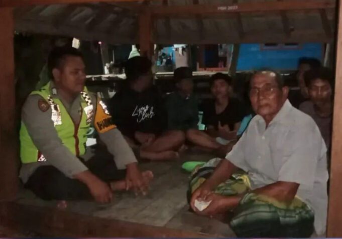 Bhabinkamtibmas Polres Sumbawa Barat Aktif Sambangi Poskamling, Perkuat Keamanan dan Kedekatan dengan Warga
