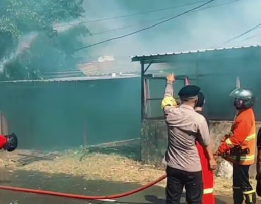 Dipimpin AKP Heri Hartono, Personel Brimob Bantu Jinakkan Api di Area Camp Polres