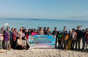 Semangat Sai Ling Dalam Gawe Menggema di Pantai Jelenga, Forkopimcam Jereweh Bersatu Bersihkan Pesisir Sambut Hari Bhayangkara ke-80