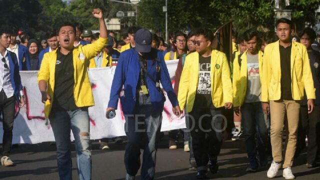 Indonesia-Darurat-Mahasiswa-Turun-ke-Jalan