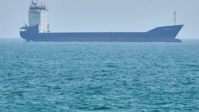 Iran-Ancam-Tembak-Kapal-di-Selat-Hormuz