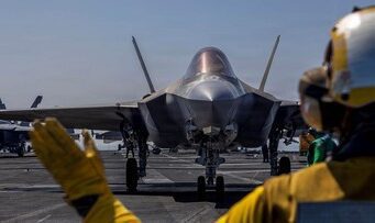 Iran Balas Serangan AS dengan Gempuran 21 Aset Militer di Timteng