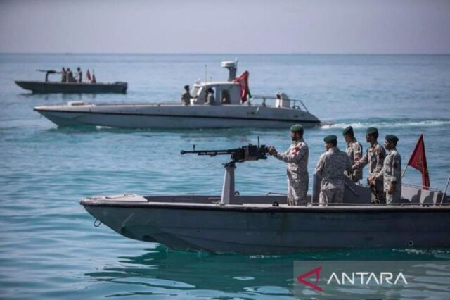Iran-Balas-Serangan-AS-dengan-Rudal-di-Selat-Hormuz