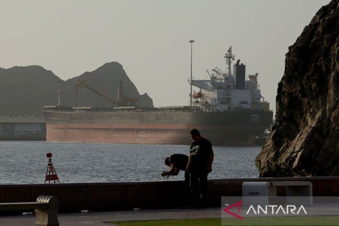 Iran Longgarkan Biaya Lintas Selat Hormuz Selama 60 Hari