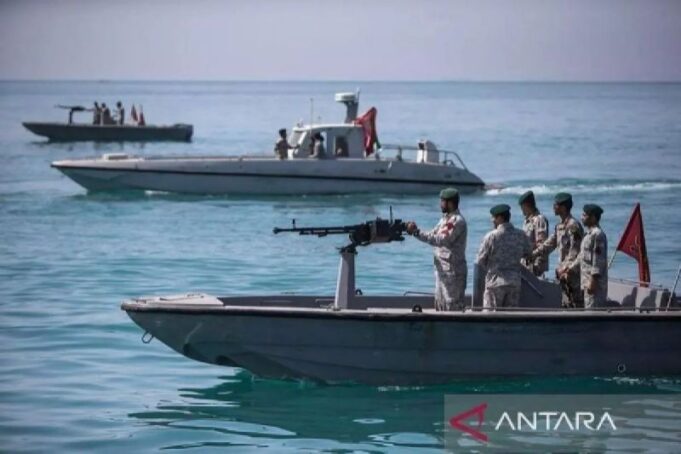 Iran Tutup Selat Hormuz Tanpa Batas Waktu