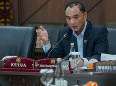Jakarta Kaji Biopori Jumbo Atasi Tumpukan Sampah di Kali Gendong