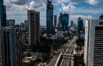 Jakarta Pagi Cerah, Sore Hujan Petir Melanda