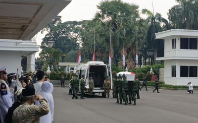 Jenazah-Ryamizard-Ryacudu-Diberangkatkan-ke-TMP-Kalibata