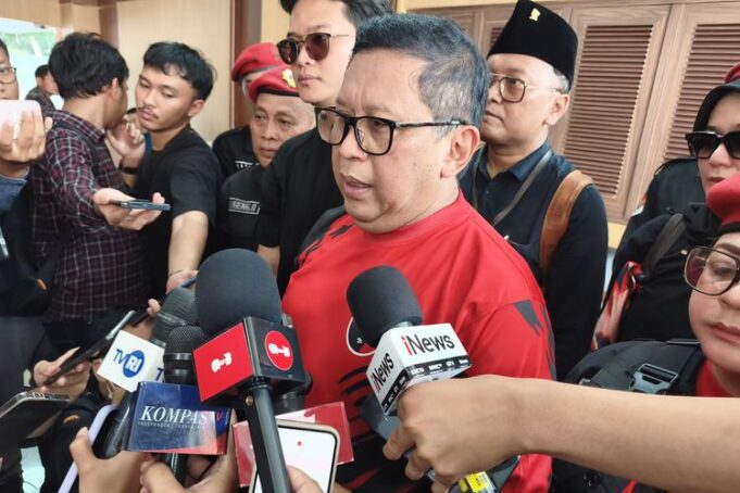 Jokowi Keliling Daerah, Hasto Tuntut Pertanggungjawaban Kebijakan Lama