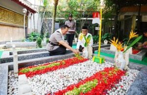 Kapolri Ziarah ke Makam Gus Dur Sambut Hari Bhayangkara