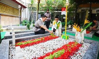 Kapolri Ziarah ke Makam Gus Dur Sambut Hari Bhayangkara