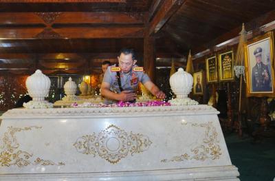 Kapolri Ziarah ke Tiga Tokoh Pendiri Bangsa