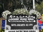 Karangan Bunga Hitam-Putih Dedi Mulyadi Menarik Perhatian di HUT Jakarta